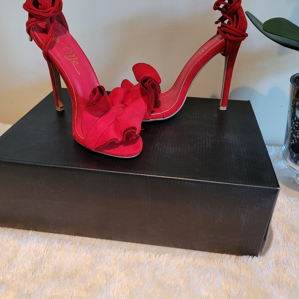 Red suede heels - Picture 2 of 8